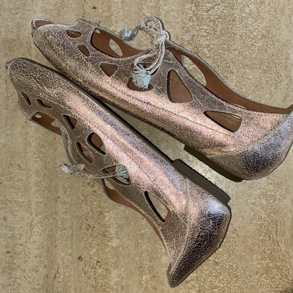 GENTLE SOULS by KENNETH COLE 'Brynn’ Leather Sandals, metallic bronze. 9.5M - Picture 6 of 16